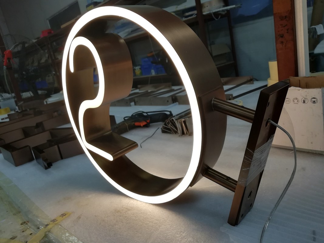 IP65 Office Wayfinding Signage , Wall Mounted Hospital Directional Signs