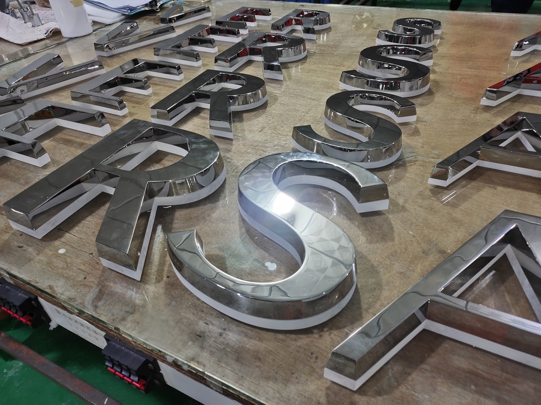 Custom LED Edge Lit Acrylic Sign Board Elegant Style Mirror Polished